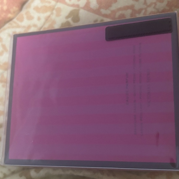 Victoria Secret Bombshell Passion perfume - Picture 2 of 2